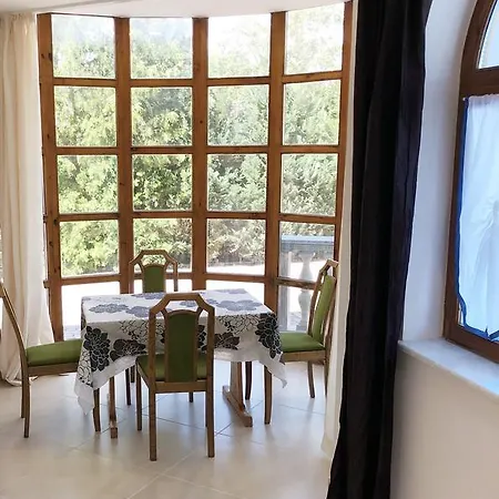 Tesz Vendeghaz * זמראדי